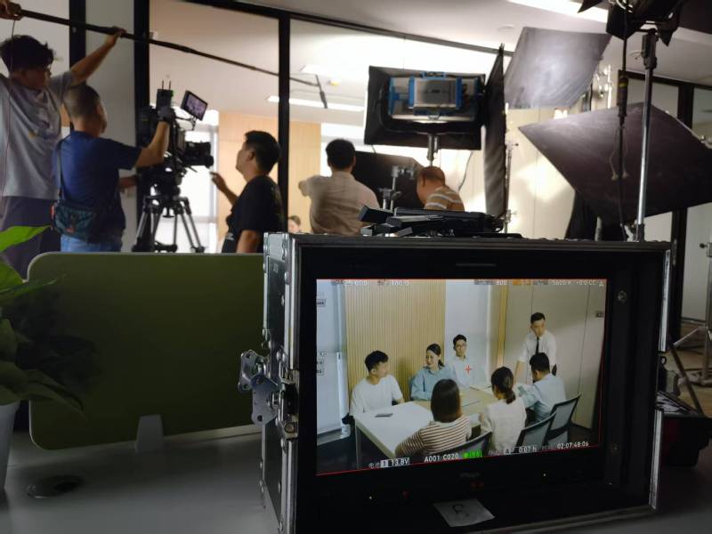 凯里市TVC拍摄公司：科技产品视觉化大师，诠释未来感与功能美学